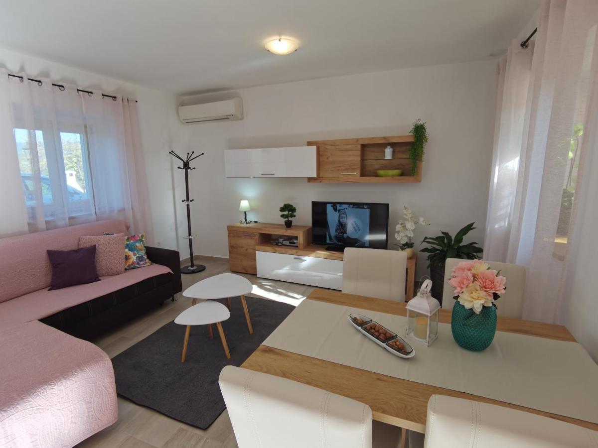 Jasmina Apartment Hum Ngoại thất bức ảnh